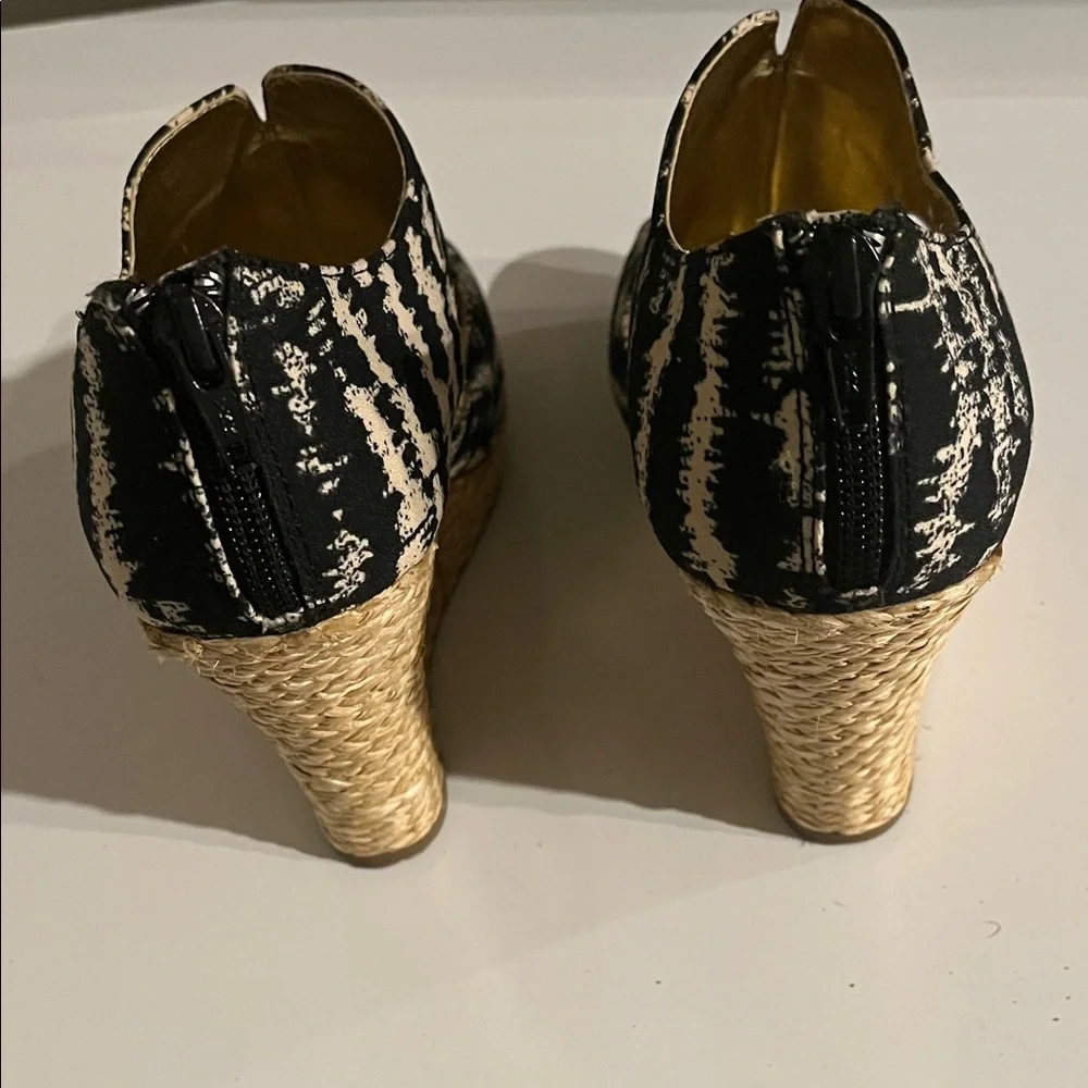 Seychelles Black and‎ Cream Wedges